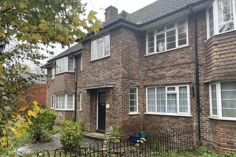 3 bedroom flat for sale - Flat 4 Woodcote Court, Dorking Road, Epsom, Surrey, KT18 7JP