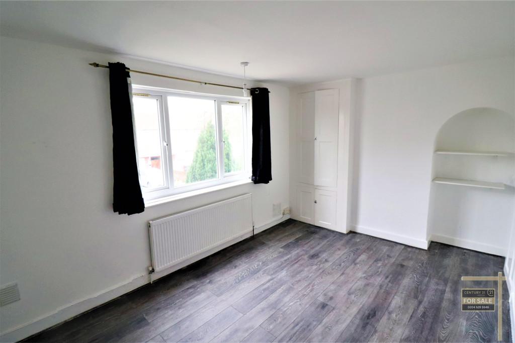 Bedroom 1 (Angle2)