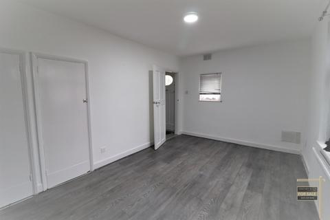 3 bedroom end of terrace house for sale, The Alders, HOUNSLOW TW5