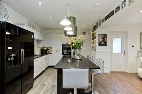 54 Silverknowes Drive, Edinburgh, EH4 5HY