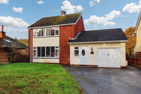 3 bedroom detached house for sale, Glyndwr Crescent, Guilsfield SY21
