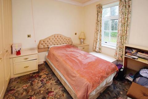 1 bedroom retirement property for sale, Queens Road, Hale, Altrincham, Greater Manchester, WA15