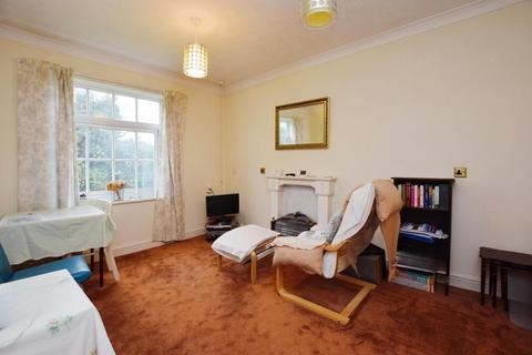 1 bedroom retirement property for sale, Queens Road, Hale, Altrincham, Greater Manchester, WA15