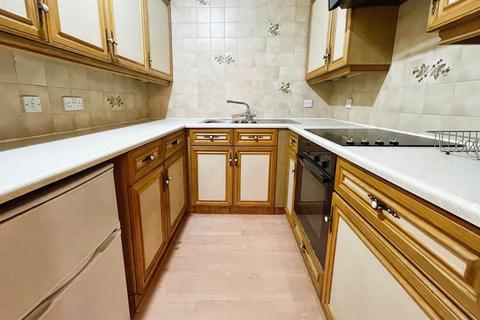 1 bedroom retirement property for sale, Queens Road, Hale, Altrincham, Greater Manchester, WA15