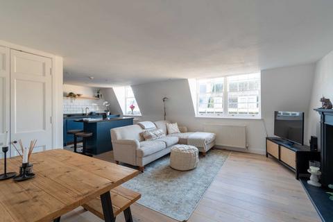 2 bedroom apartment to rent, Duke Street, Bath