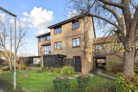 48 Whitecroft, Horley, RH6 9BZ