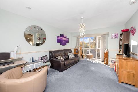 48 Whitecroft, Horley, RH6 9BZ
