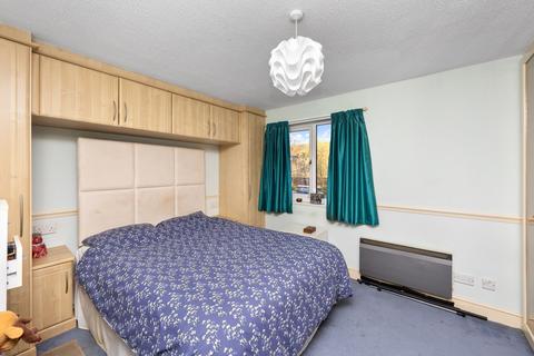 48 Whitecroft, Horley, RH6 9BZ