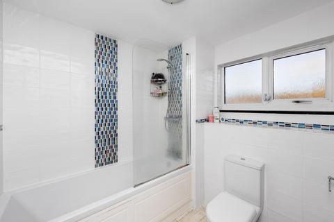 48 Whitecroft, Horley, RH6 9BZ