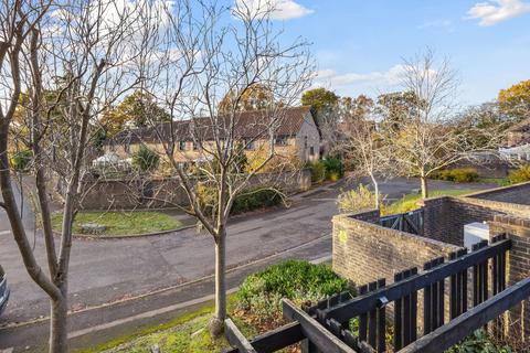 48 Whitecroft, Horley, RH6 9BZ