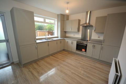 3 bedroom end of terrace house to rent, Kenilworth Avenue, Clifton, M27 8JA