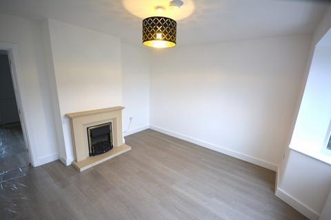 3 bedroom end of terrace house to rent, Kenilworth Avenue, Clifton, M27 8JA