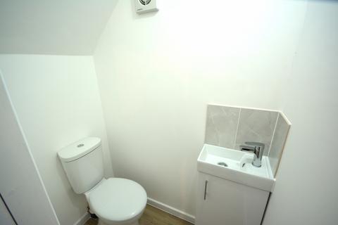 3 bedroom end of terrace house to rent, Kenilworth Avenue, Clifton, M27 8JA