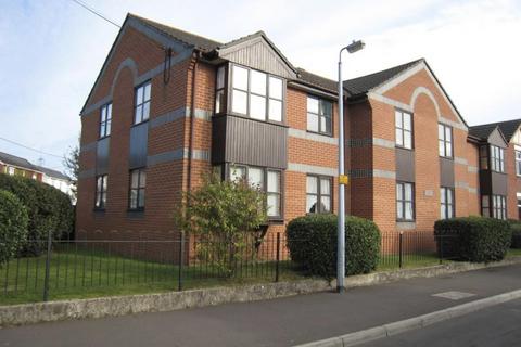 2 bedroom flat to rent, Beaumont Road, Totton SO40