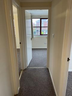 2 bedroom flat to rent, Beaumont Road, Totton SO40