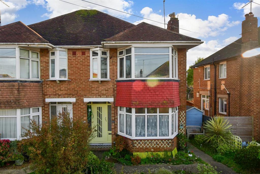 Bruce Avenue, Worthing, West Sussex 2 bed flat for sale £270,000