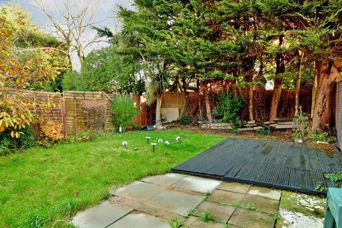 2 bedroom flat for sale - Bruce Avenue, Worthing, West Sussex