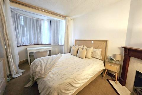 3 bedroom semi-detached house for sale, Croyde Avenue, Hayes, Greater London, UB3