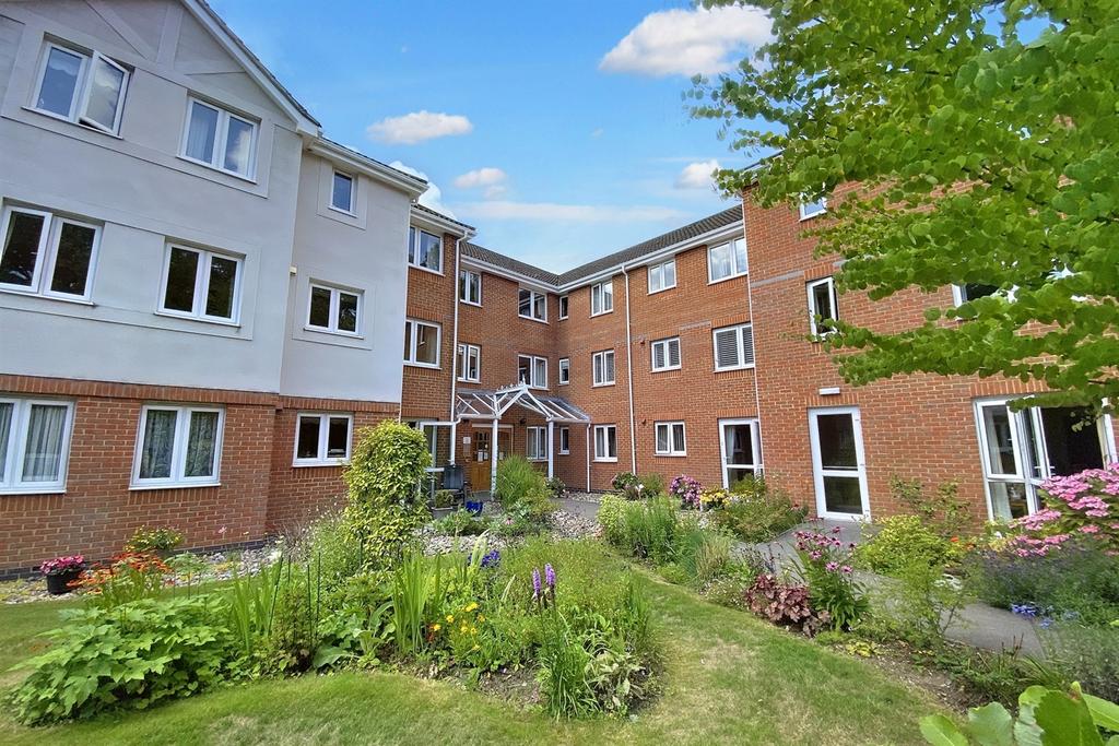 Ferndown 1 bed flat for sale £115,000