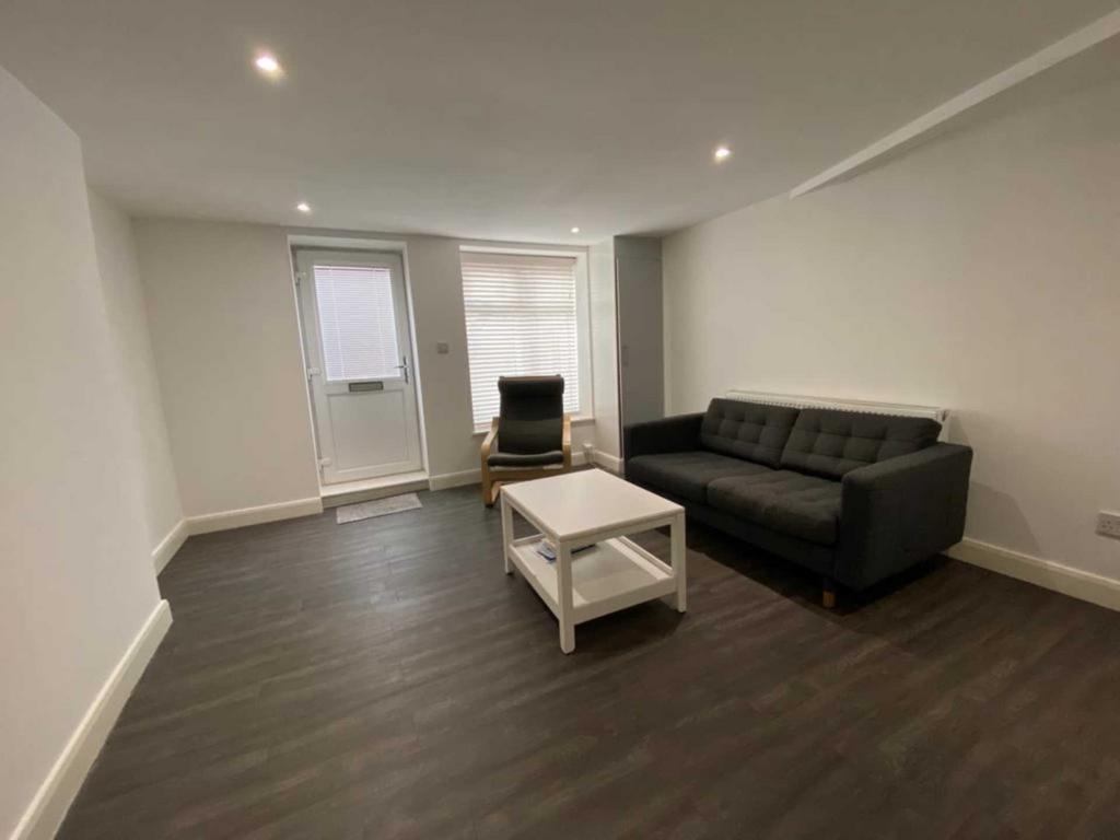 Atwood Road, Manchester 1 bed flat £900 pcm (£208 pw)