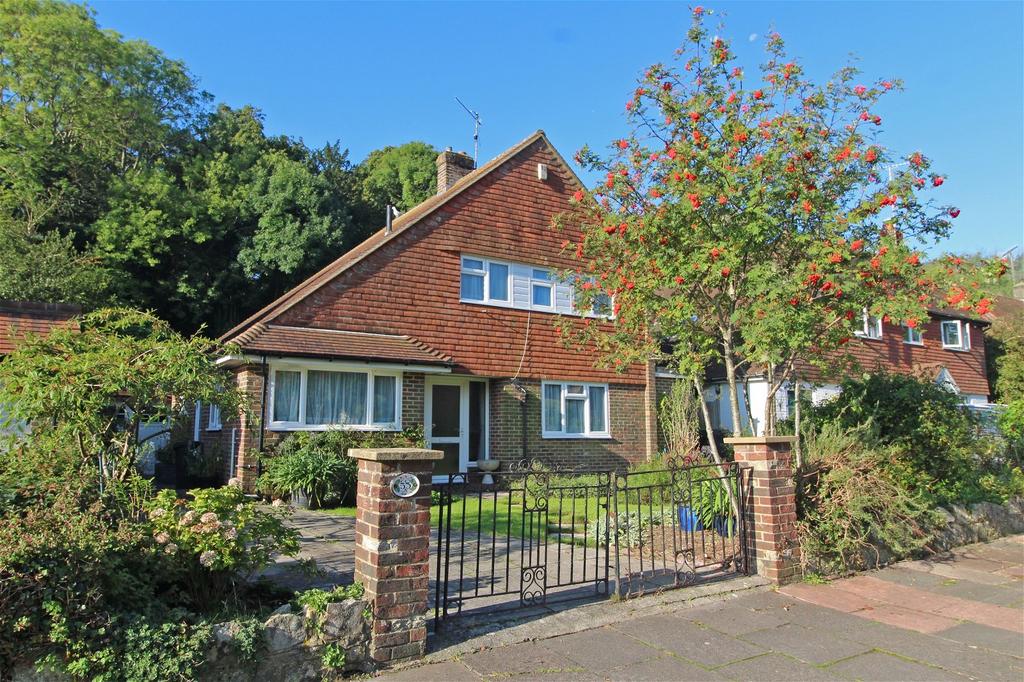 Parkway, Eastbourne BN20 3 bed detached house for sale £550,000