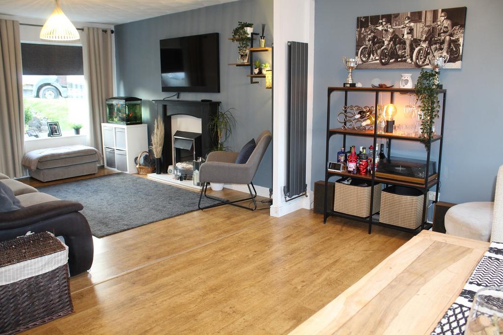 Green Acres Drive, South Normanton, Alfreton, Derbyshire. DE55 2LA 4 bed semidetached house for