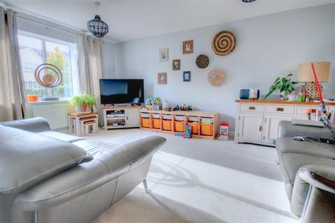 25 Abbotsbury Drive, Daventry, NN11 2LB