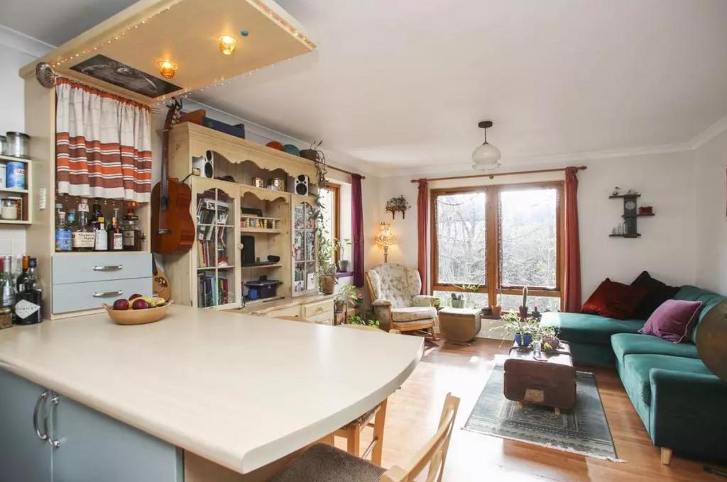 Easter Hermitage, Edinburgh, EH6 1 bed flat £925 pcm (£213 pw)