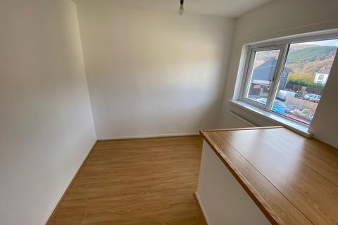 12 Llys Dwfnant, Melincourt, Neath, SA11 4BH