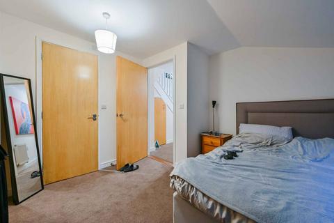 3 bedroom maisonette for sale - Benwell Road, Islington, London, N7