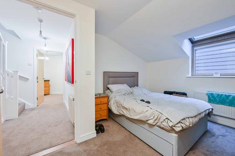 3 bedroom maisonette for sale - Benwell Road, Islington, London, N7