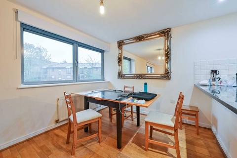 3 bedroom maisonette for sale - Benwell Road, Islington, London, N7
