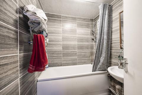 2 bedroom flat for sale, Wellington Way, Bow, London, E3