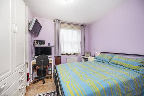 2 bedroom flat for sale, Cazenove Road, Clapton, London, N16