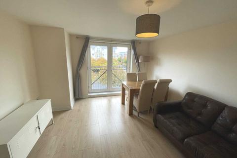 2 bedroom flat to rent, Kenley Road, Renfrew