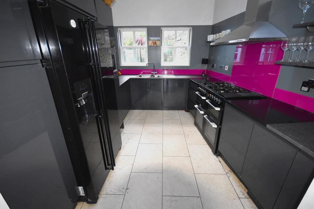 Heol Maelor, Coedpoeth, LL11 6 bed detached house for sale £650,000