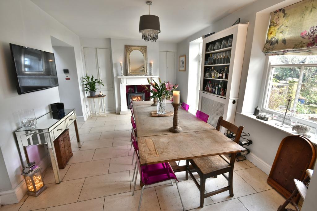 Heol Maelor, Coedpoeth, LL11 6 bed detached house for sale £650,000