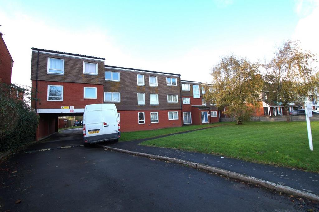 Highbridge Road, BurnhamonSea, TA8 1 bed apartment for sale £95,000