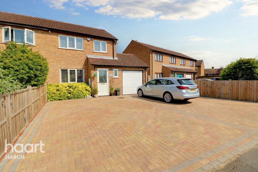 Mallard Way, March 3 bed semidetached house for sale £260,000