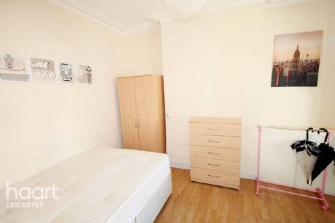 3 bedroom end of terrace house for sale, Barclay Street, LEICESTER