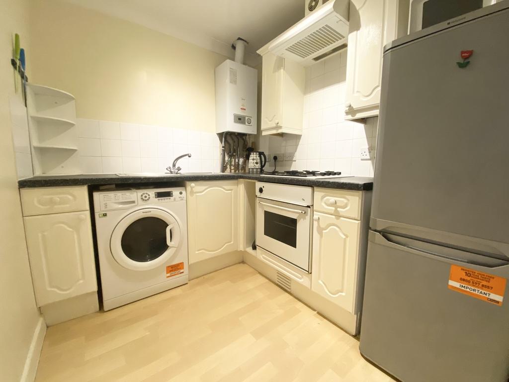 The Mazion 351353 Ringwood Road, Poole, BH12 4LS 2 bed flat to rent