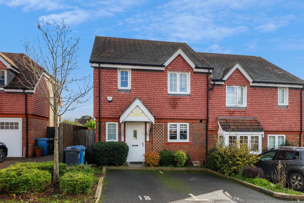 Culverhouse Way, Chesham, HP5 3 bed semidetached house for sale £580,000