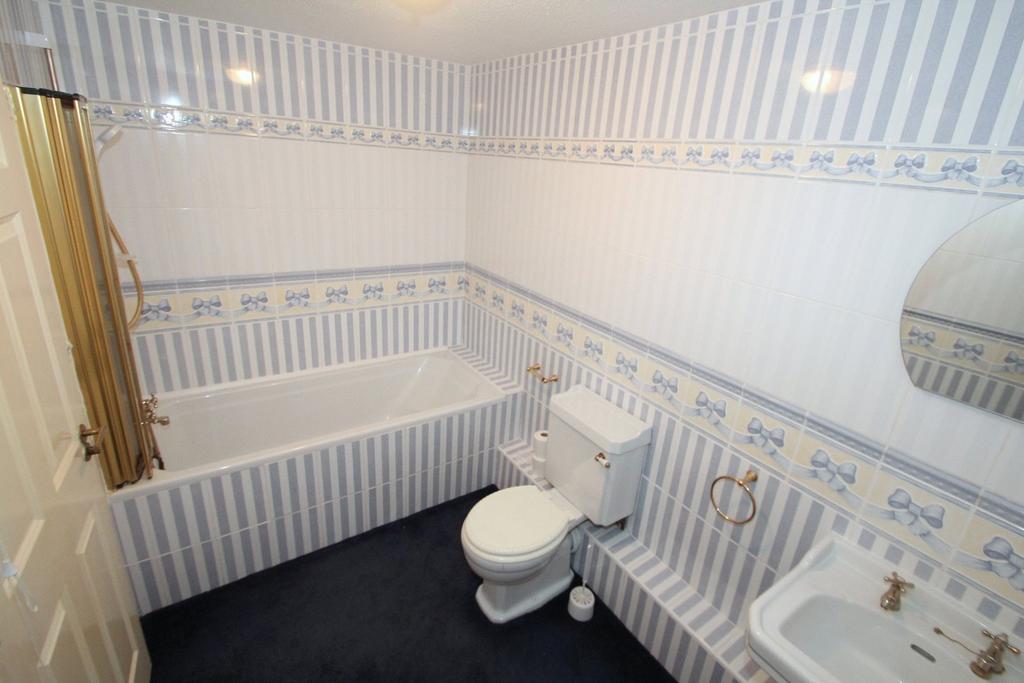 En Suite Bath (2)