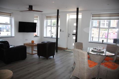 2 bedroom flat for sale - Crescent Road, Hunstanton, Norfolk, PE36 5BU