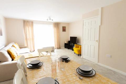 3 bedroom property to rent, Guide Post Road, M13 9HP