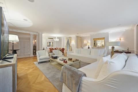 Montrose Place, London, SW1X