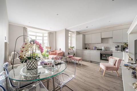2 bedroom flat for sale, St. Johns Court, South Hampstead, London, NW3