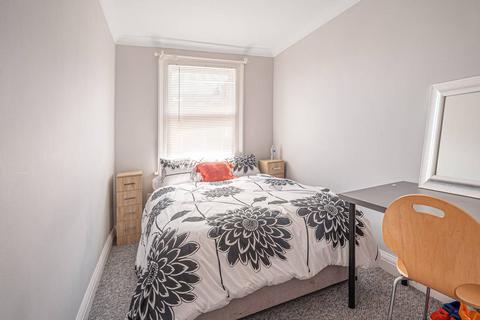 3 bedroom flat for sale, Birchington Road, West Hampstead, London, NW6