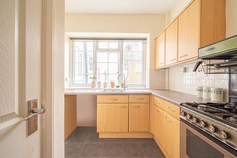 2 bedroom flat for sale - Shoot Up Hill, West Hampstead, London, NW2