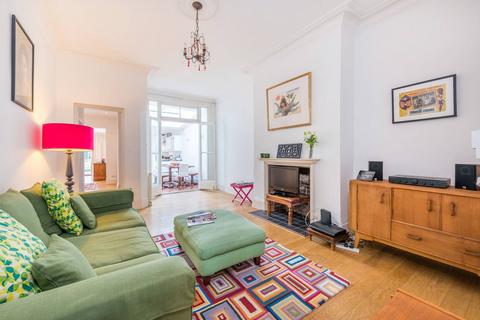 3 bedroom flat to rent, Rondu Road, Cricklewood, London, NW2